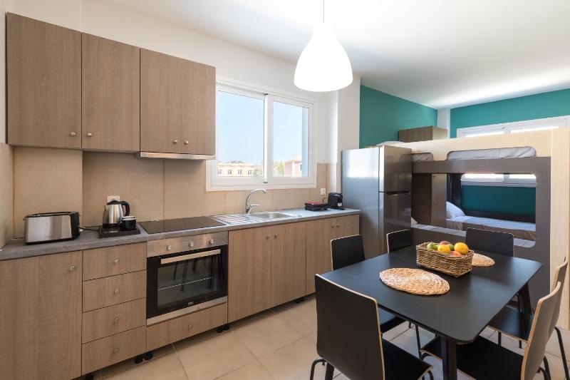 Private Dorm of 8 with Kitchen Ensuite image 3