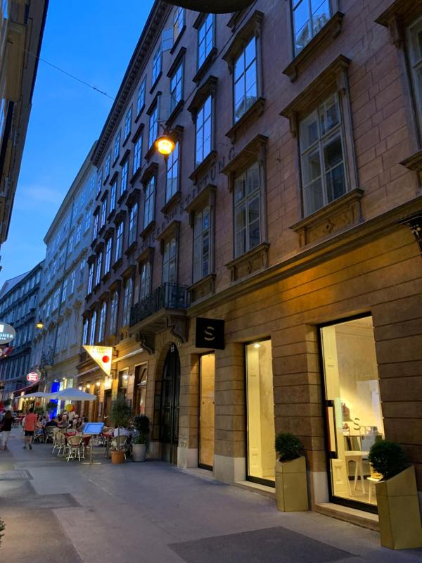 KH Apartments Stephansplatz - image 13