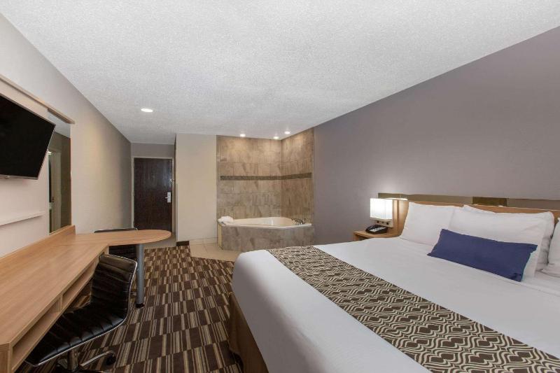 Deluxe King Room - Non-Smoking image 2