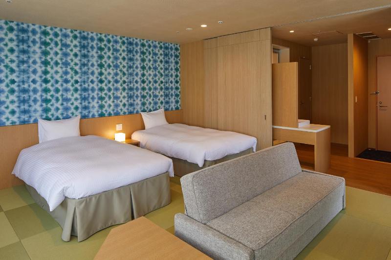Superior Twin Room image 1