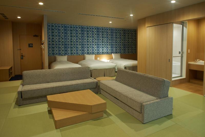Deluxe Twin Room image 1