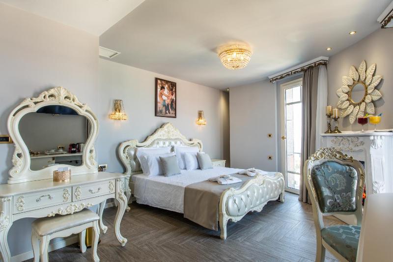 Junior Suite with Sea View image 3