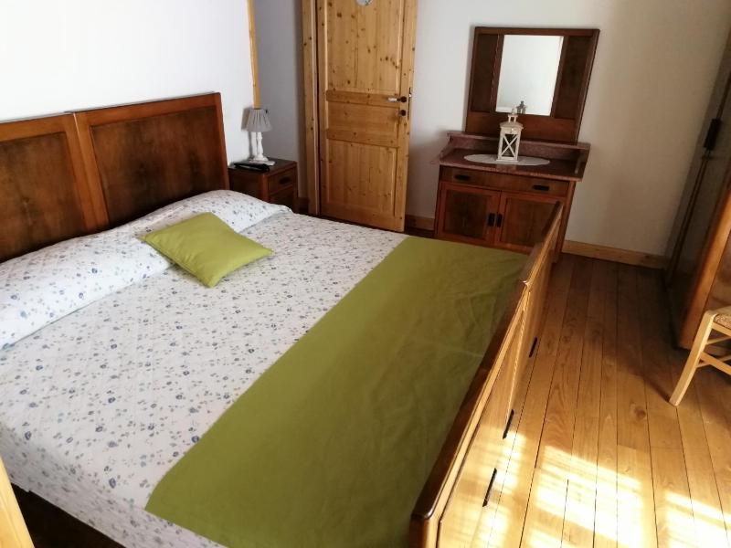 Deluxe Double Room with Balcony image 3