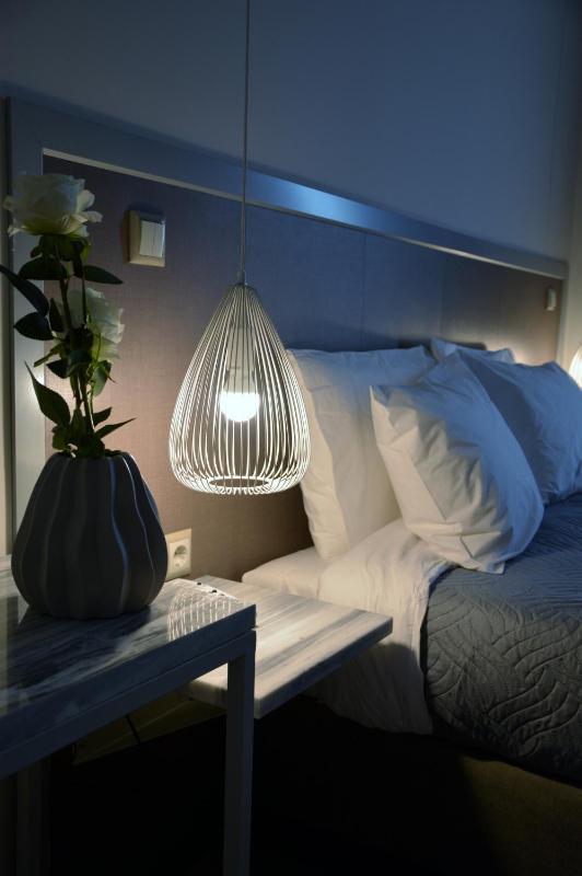 Double Room with Balcony image 4