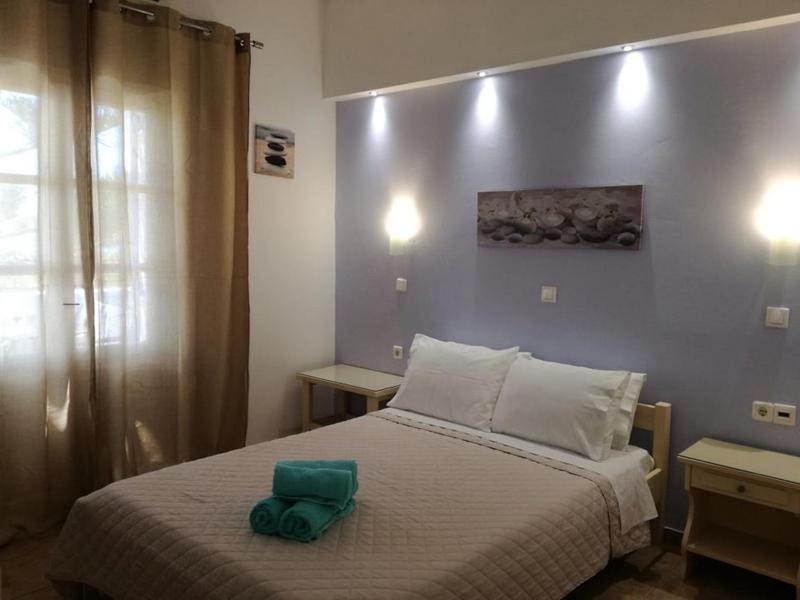 Double Room with Sea View image 4