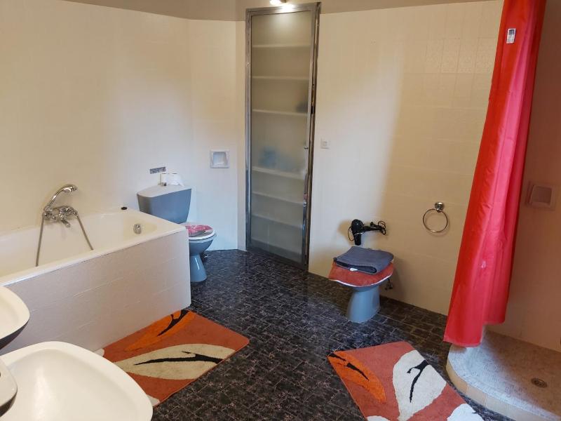 Suite with Garden View image 4