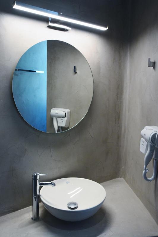 Double Room with Balcony image 2