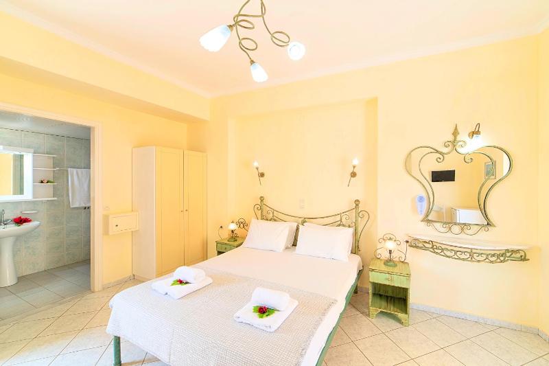 Double Room image 1