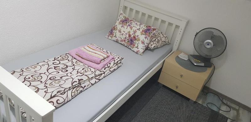 Small Single Room image 3