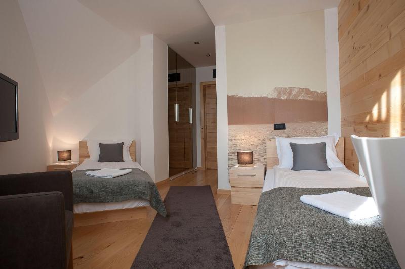 Twin Room image 1