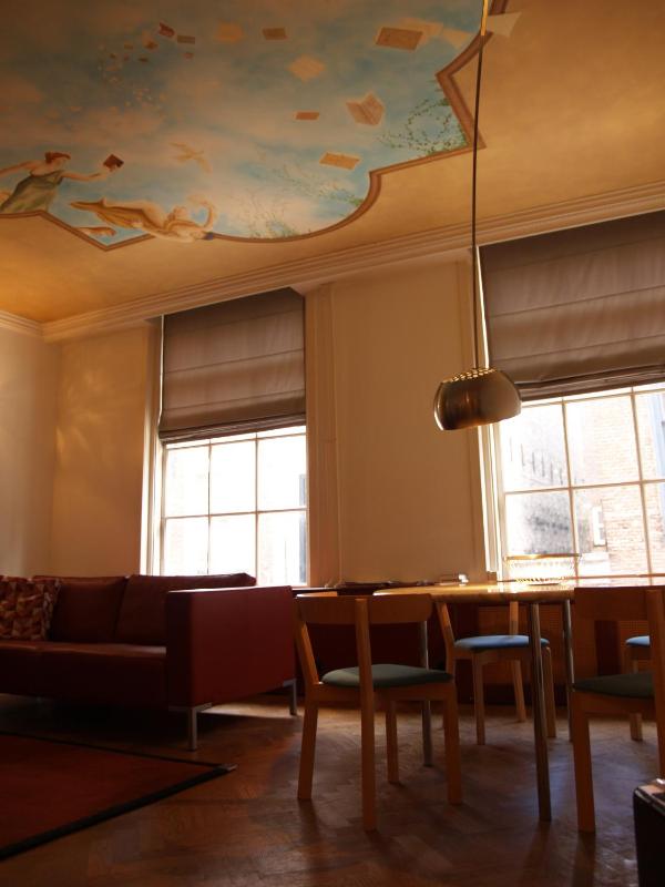 Pearl of the Hague - R.Q.C. - image 3