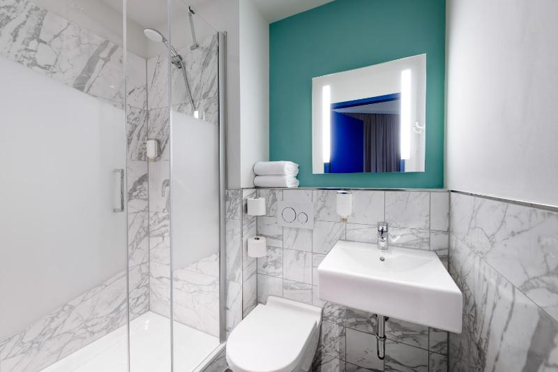 Standard Twin Room image 2
