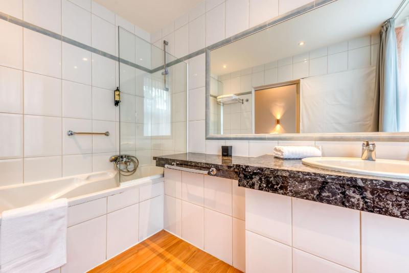 Standard Double Room image 4