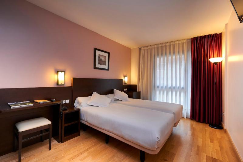 Twin Room - Disability Access image 1