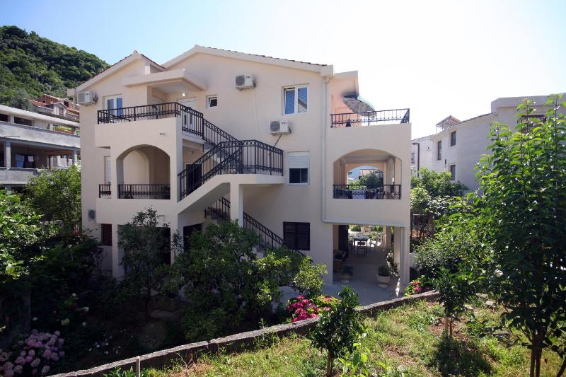 Studio (3 Adults) image 2