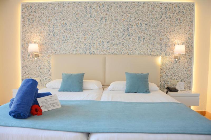 Double Room image 3