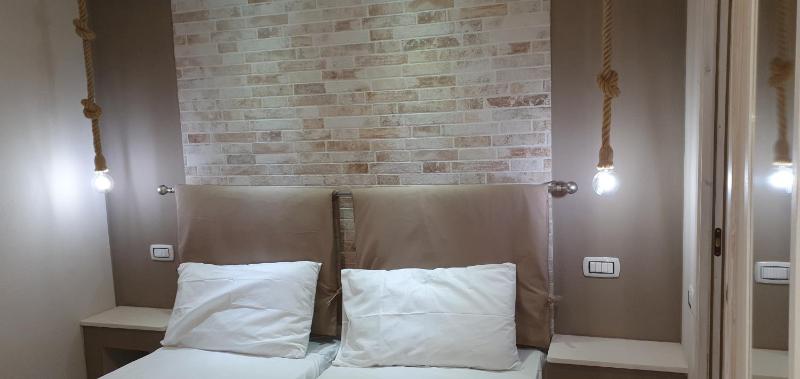 Deluxe Double or Twin Room with City View image 4
