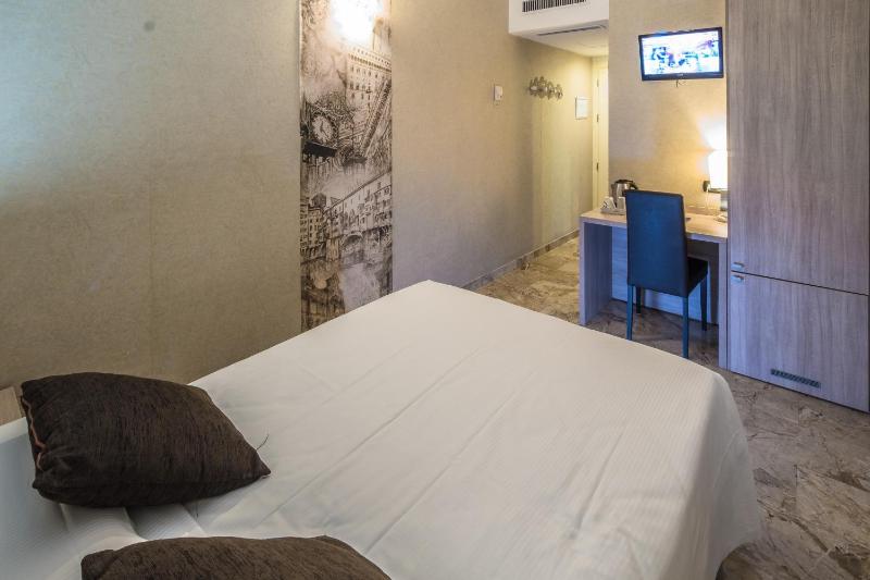 Standard Single Room image 4