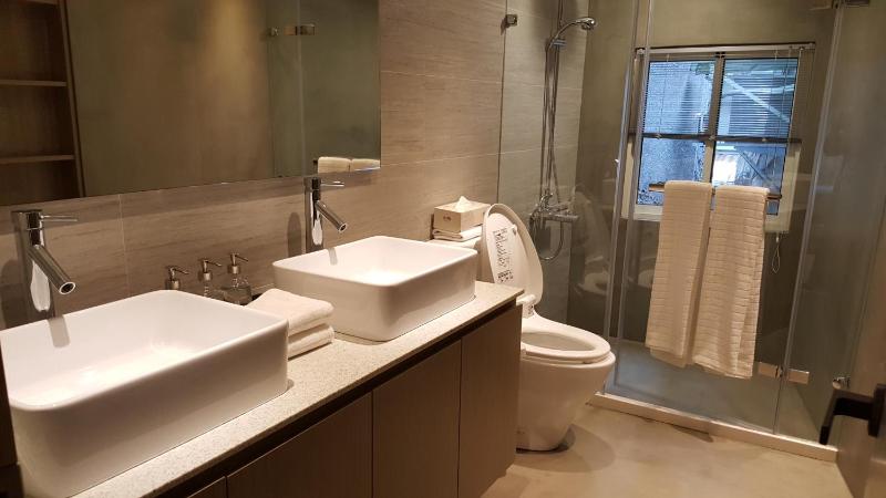 3 Bedrooms and 1 Study and 3 Bathrooms Near Taipei 101 & MRT - image 6