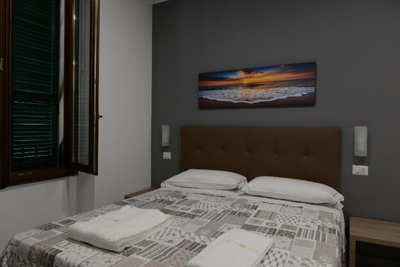 Double Room image 3