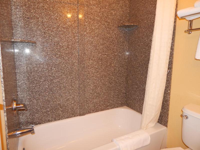 King Room - Non-Smoking image 3