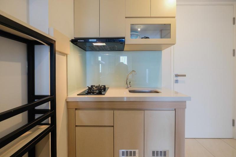 Spacious 2BR Apartment at The Springlake Summarecon Bekasi By Travelio - image 11