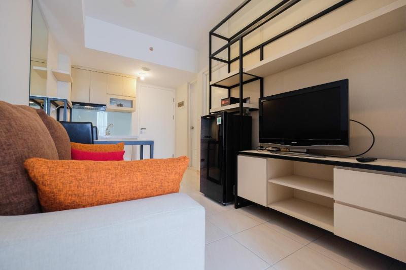 Spacious 2BR Apartment at The Springlake Summarecon Bekasi By Travelio - image 8