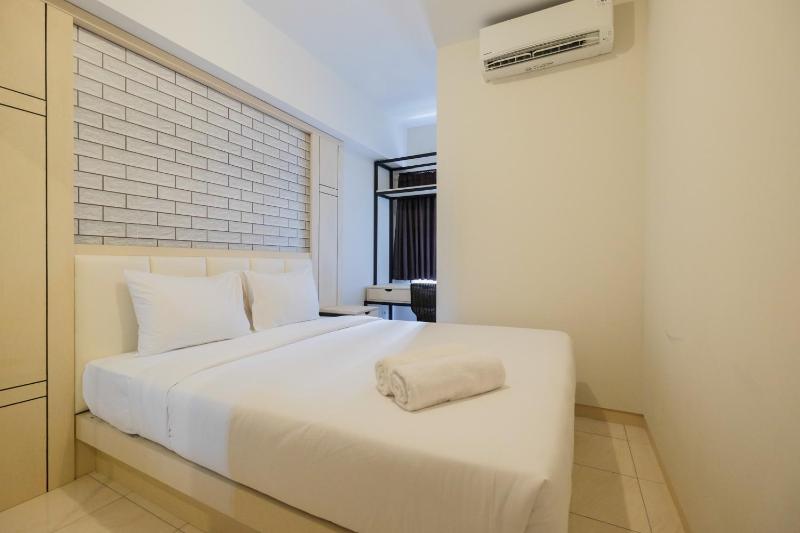 Spacious 2BR Apartment at The Springlake Summarecon Bekasi By Travelio - image 2
