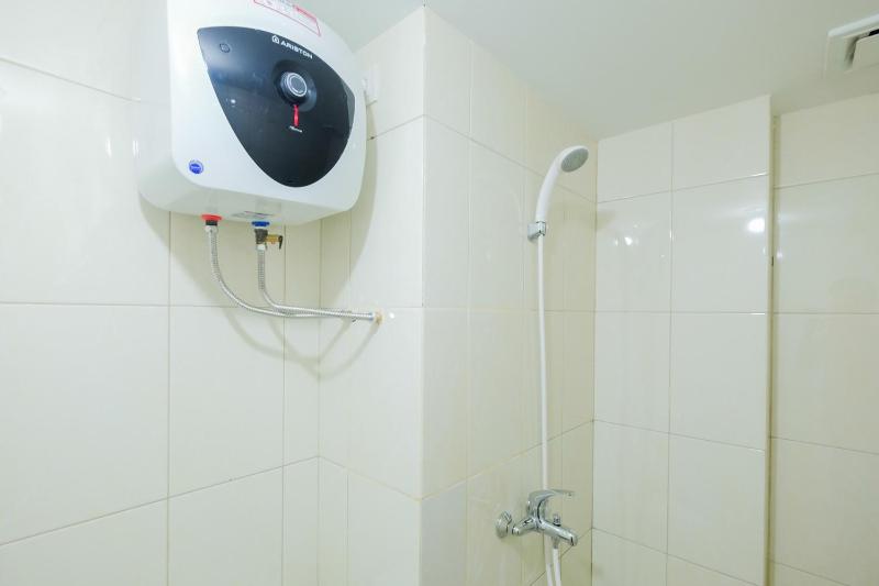 Spacious 2BR Apartment at The Springlake Summarecon Bekasi By Travelio - image 3