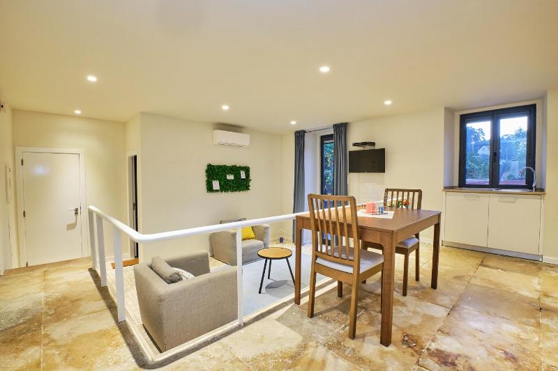 One-Bedroom Apartment image 3
