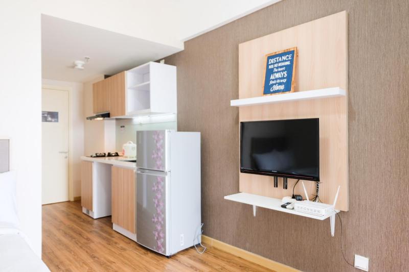 Comfy Studio Apartment with Extra Bed at M-Town Residence By Travelio - image 9