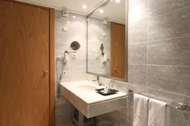 Superior Double or Twin Room with Terrace image 3