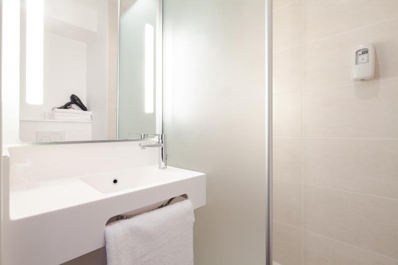 Double Room image 4
