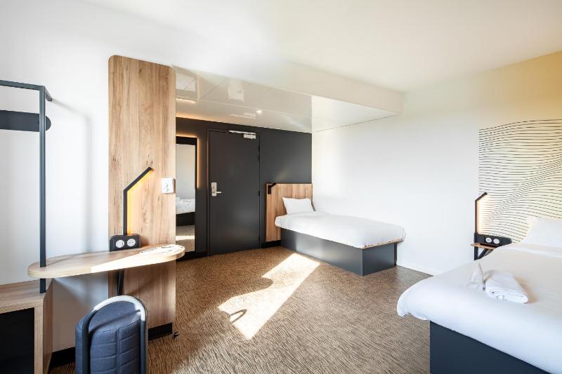 Quadruple Room image 4
