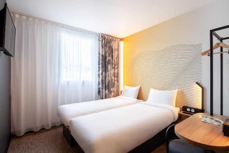 Twin Room image 1