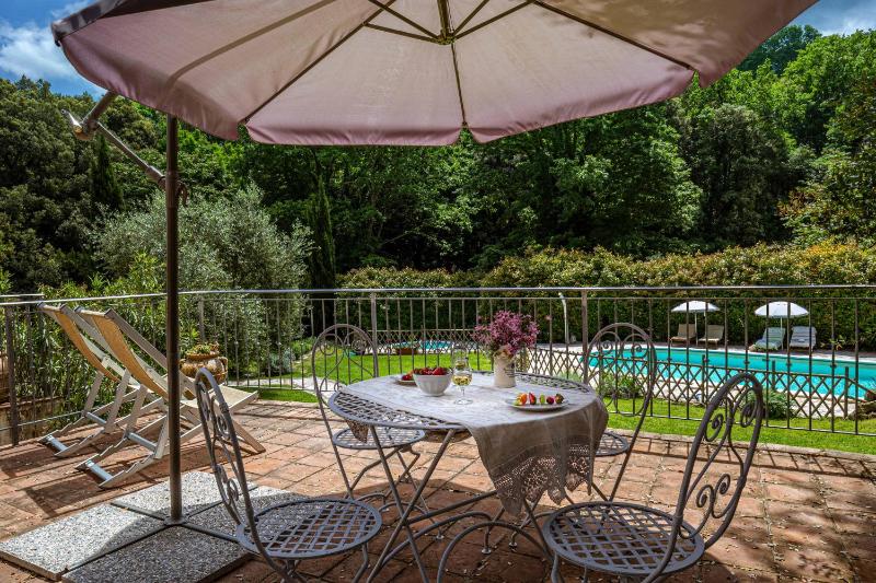 Two-Bedroom Apartment with Pool View image 4