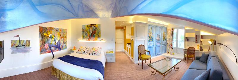 Double Room with Balcony (3 Adults) image 3