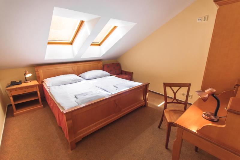 Double or Twin Room with Private Bathroom image 3