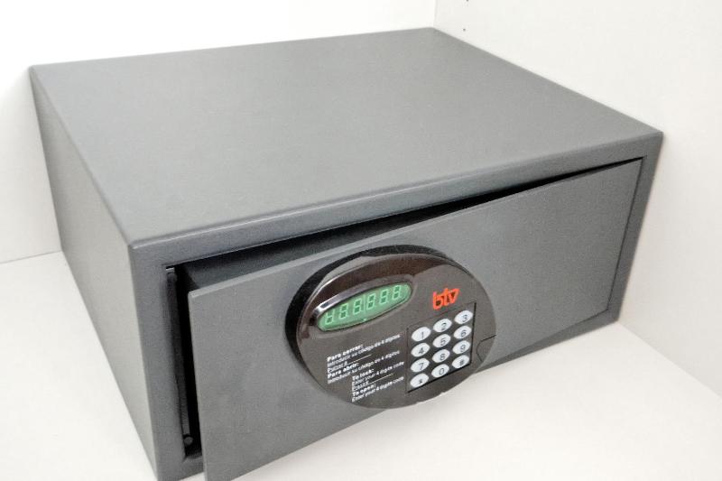 One-Bedroom Apartment image 3