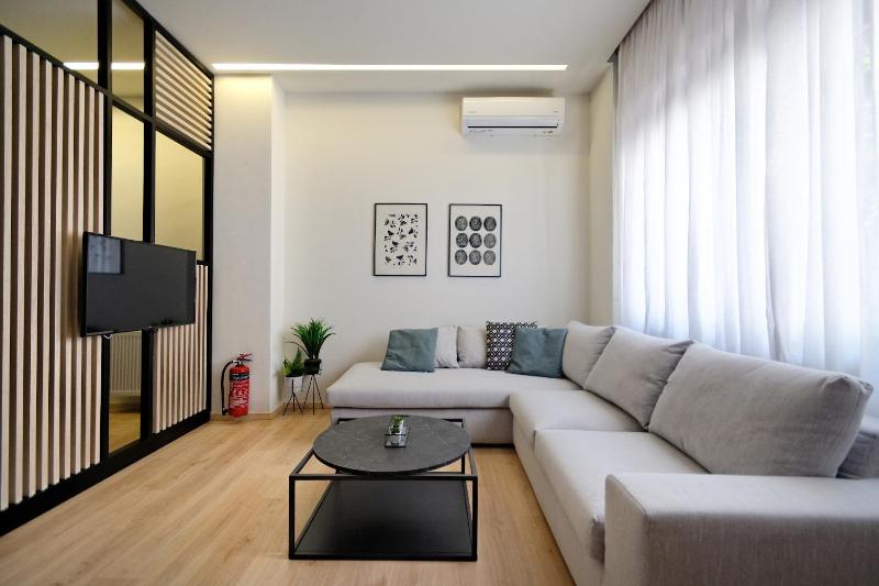  Apartment with Backyard image 4