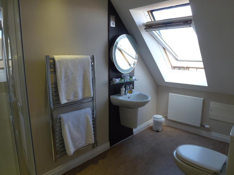 Small Double Room image 4