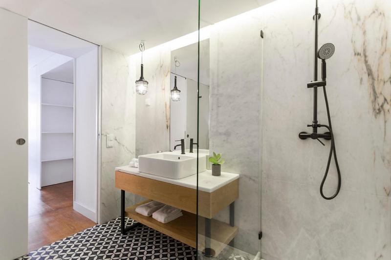 Superior One-Bedroom Apartment image 3