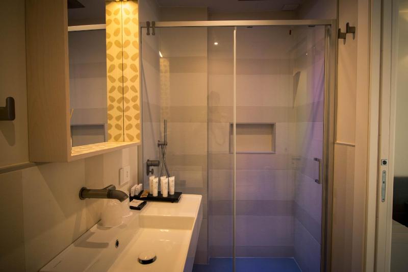 Standard Double or Twin Room image 4