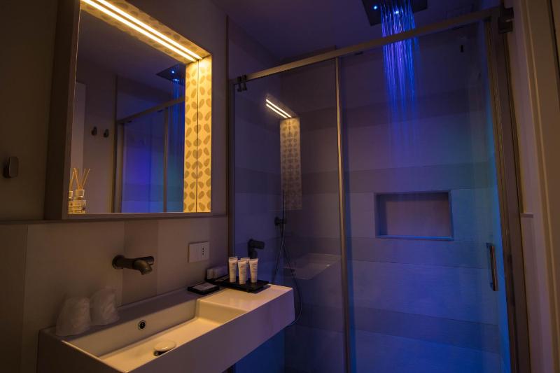 Standard Double or Twin Room image 2