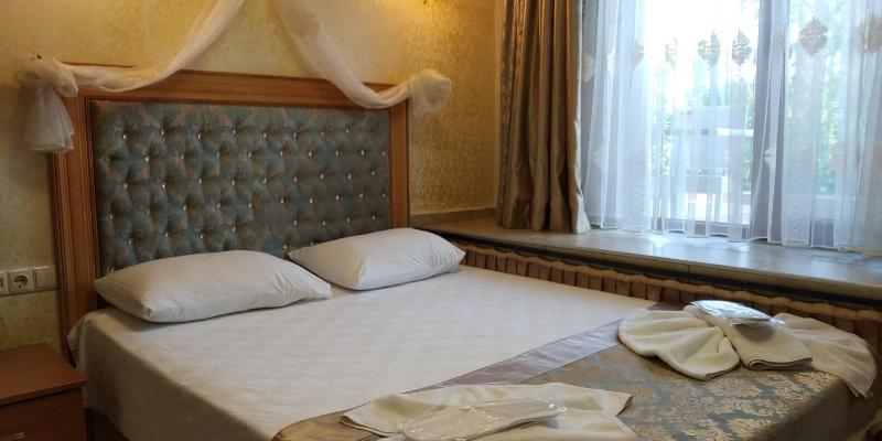 Economy Double Room with Sea View and Garden - Basement Floor image 3