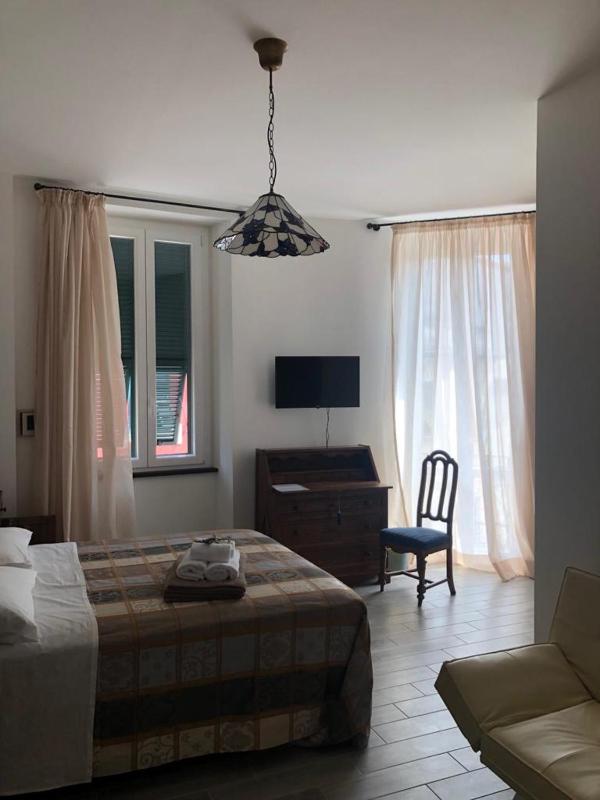 Large Double Room image 1