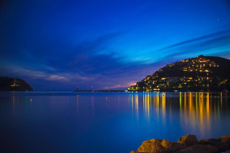 Double or Twin Room with Balcony and Sea View image 3
