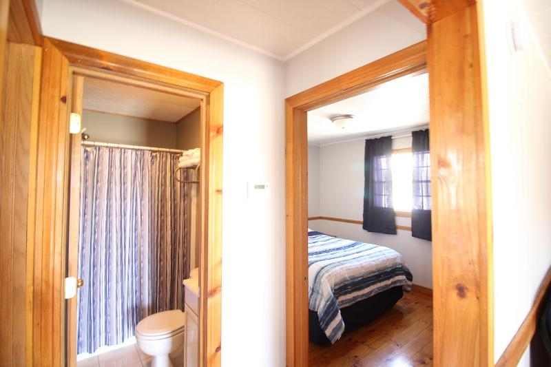 Two-Bedroom Cottage with Lake View  image 3