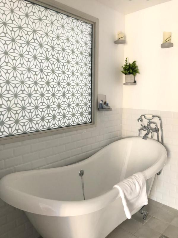 Queen Room with Garden View image 3