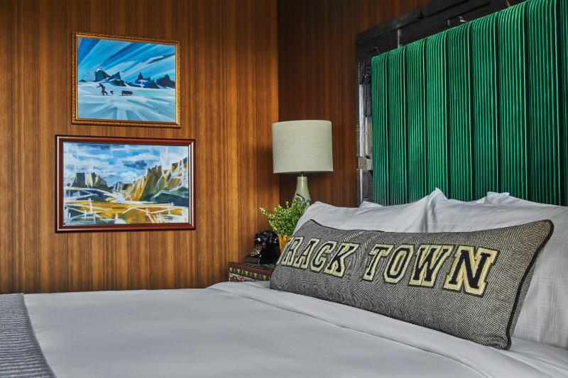 King Room image 3